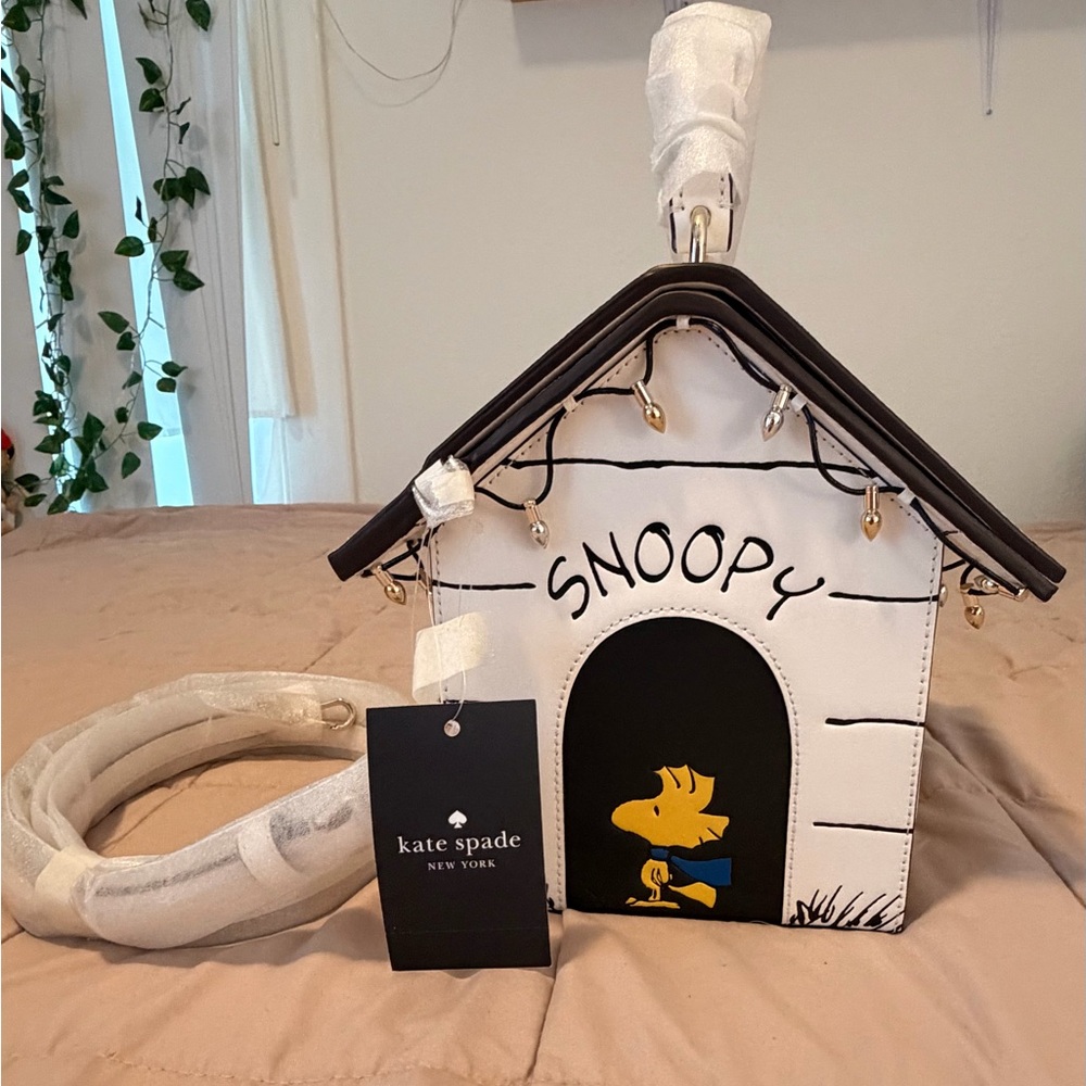 Kate Spade X Peanuts Snoopy 3D Dog House Crossbody